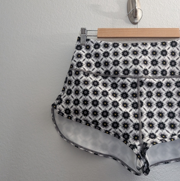 Savage x Fenty NWT Mod High Waist Hot Short - Picture 5 of 13